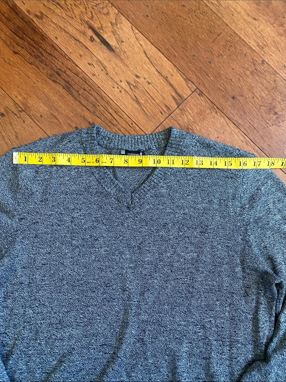 Men’s Smart Wool v-neck sweater- medium